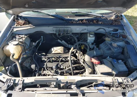 2008 Ford Escape Xls z USA, uszkodzony, nr VIN 1FMCU02Z38KB09304